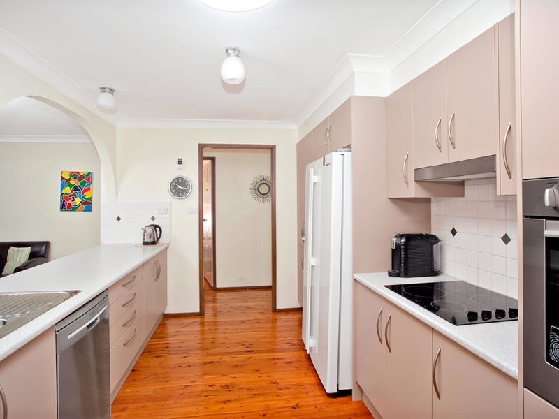 124 Pinecreek Circuit, St Clair NSW 2759