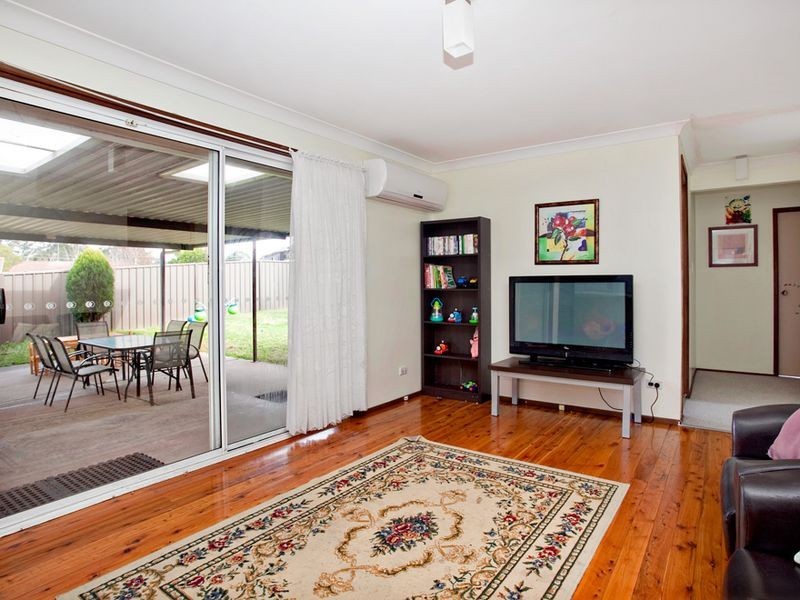 124 Pinecreek Circuit, St Clair NSW 2759