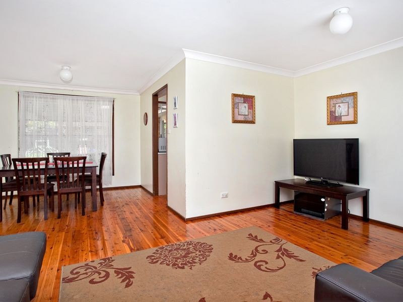 124 Pinecreek Circuit, St Clair NSW 2759