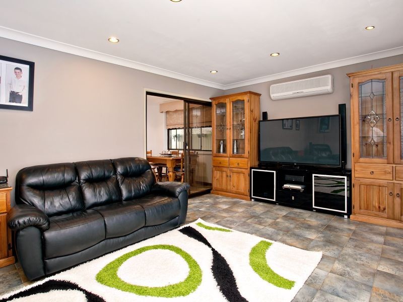 32 Melanesia Avenue, Lethbridge Park NSW 2770