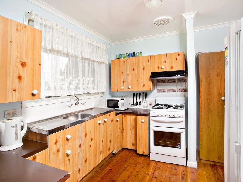 27 Dobell Cct, St Clair NSW 2759