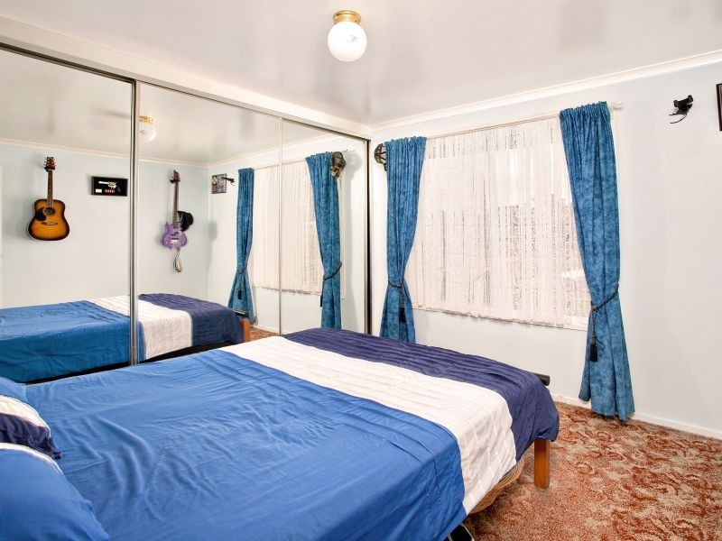 27 Dobell Cct, St Clair NSW 2759