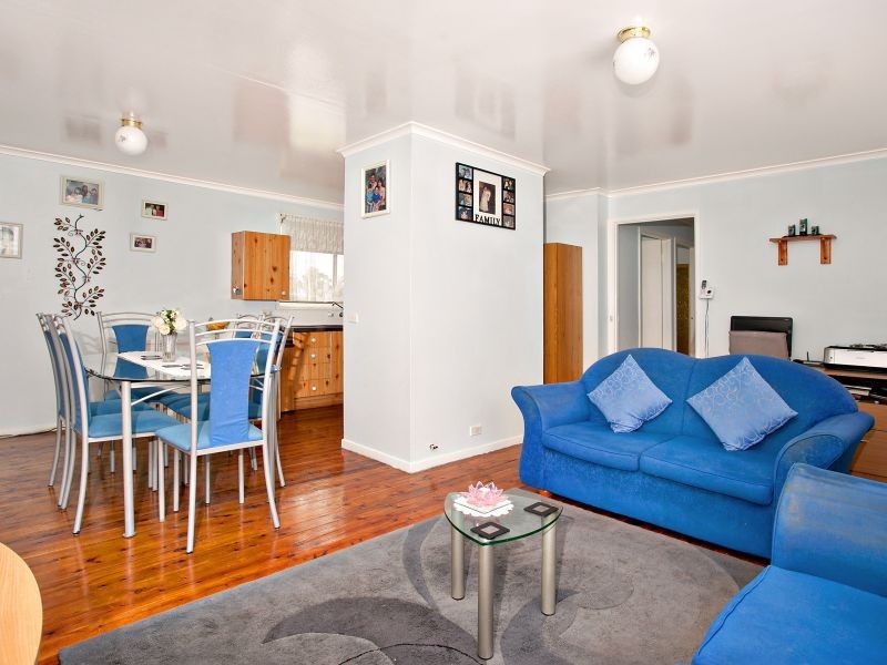 27 Dobell Circuit, St Clair NSW 2759