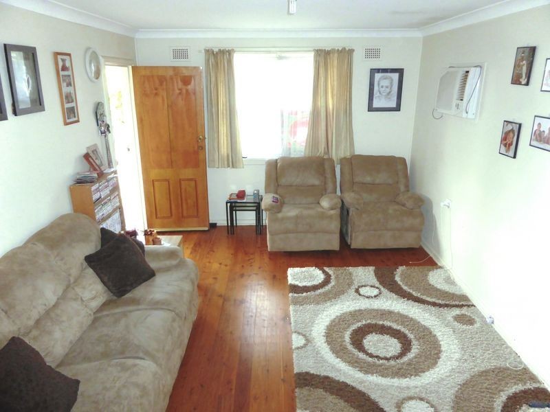 6 Lang Crescent, Blackett NSW 2770