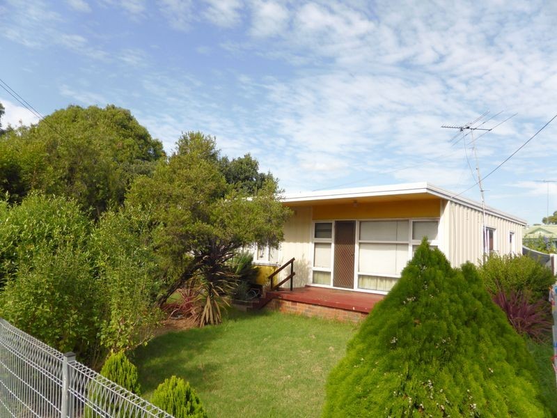 6 Pitcairn Avenue, Lethbridge Park NSW 2770