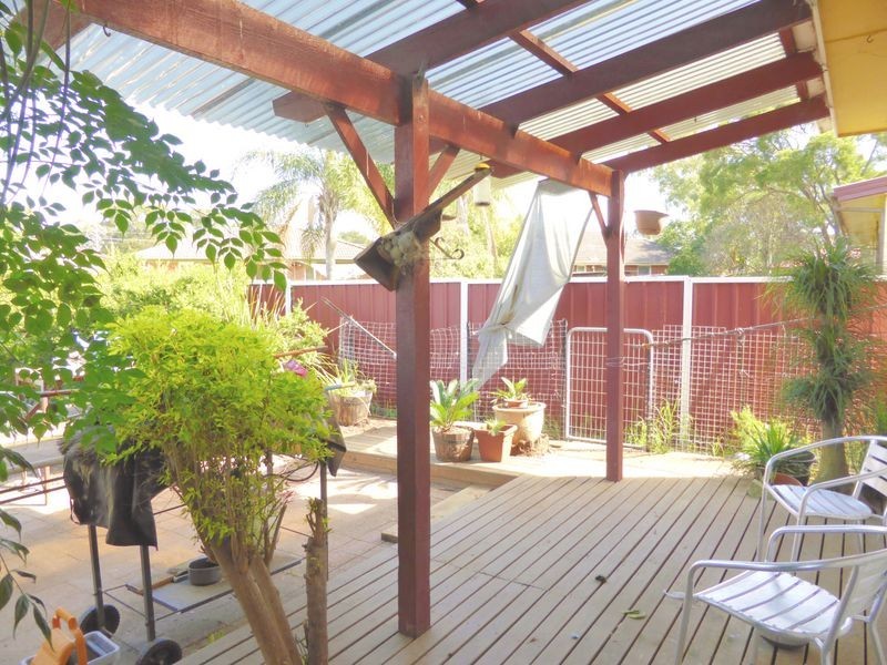 6 Pitcairn Avenue, Lethbridge Park NSW 2770