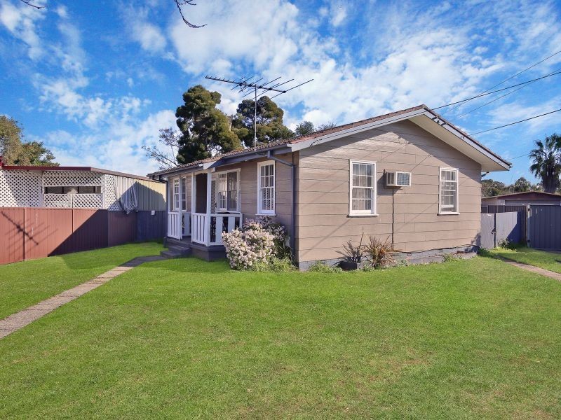 24 Tahiti Avenue, Lethbridge Park NSW 2770