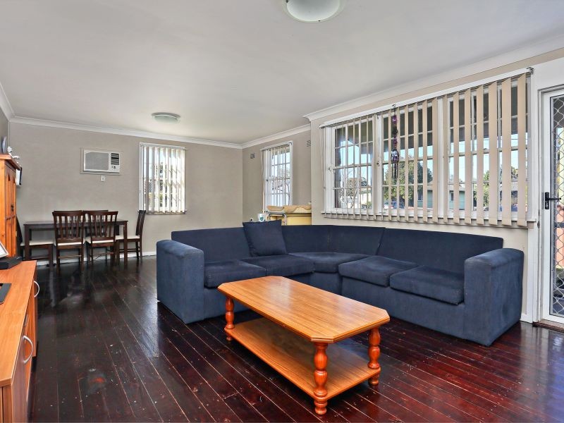 24 Tahiti Avenue, Lethbridge Park NSW 2770