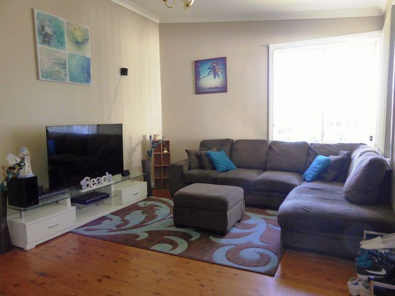 8 Rotorua Street, Lethbridge Park NSW 2770