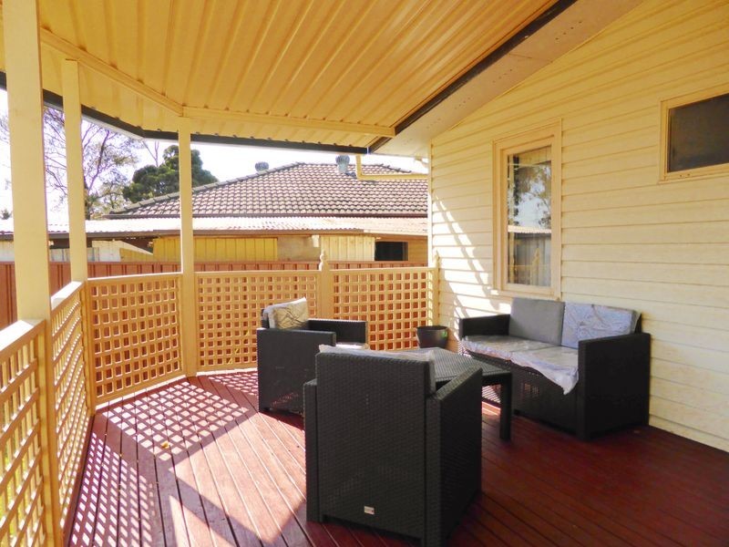 8 Rotorua Street, Lethbridge Park NSW 2770