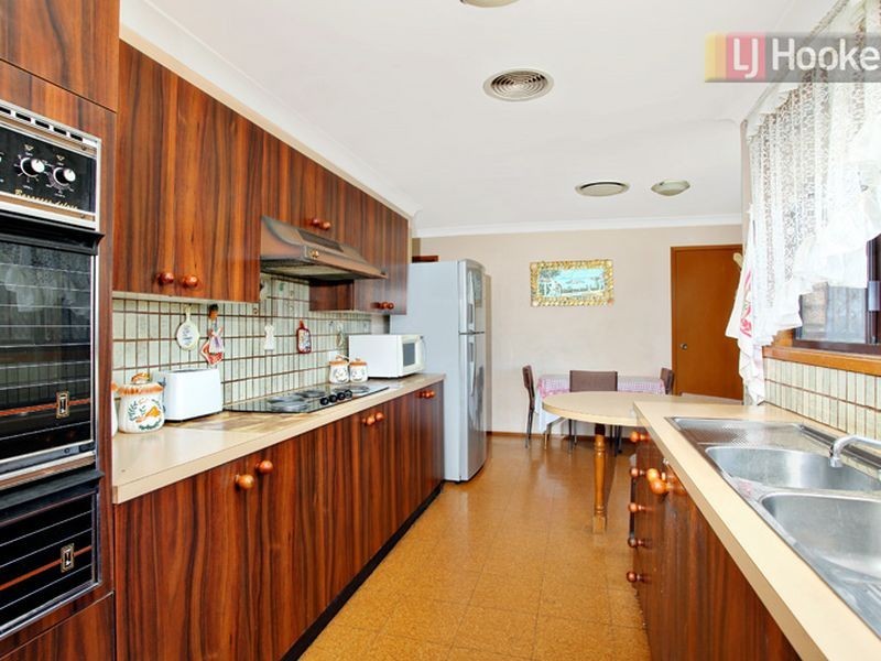 9 Rainbow Pl, St Clair NSW 2759