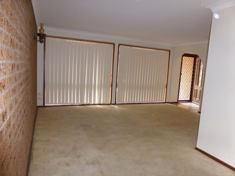 11 Mezen Place, St Clair NSW 2759