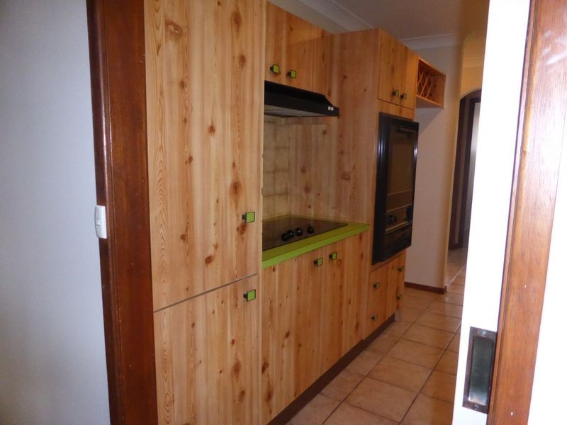 11 Mezen Place, St Clair NSW 2759