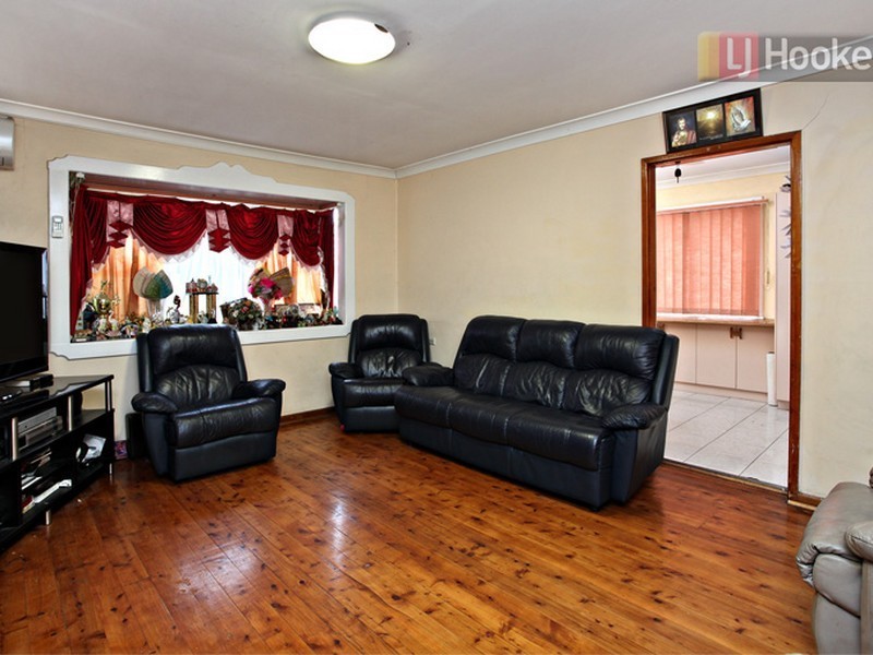 86 Lucena Crescent, Lethbridge Park NSW 2770