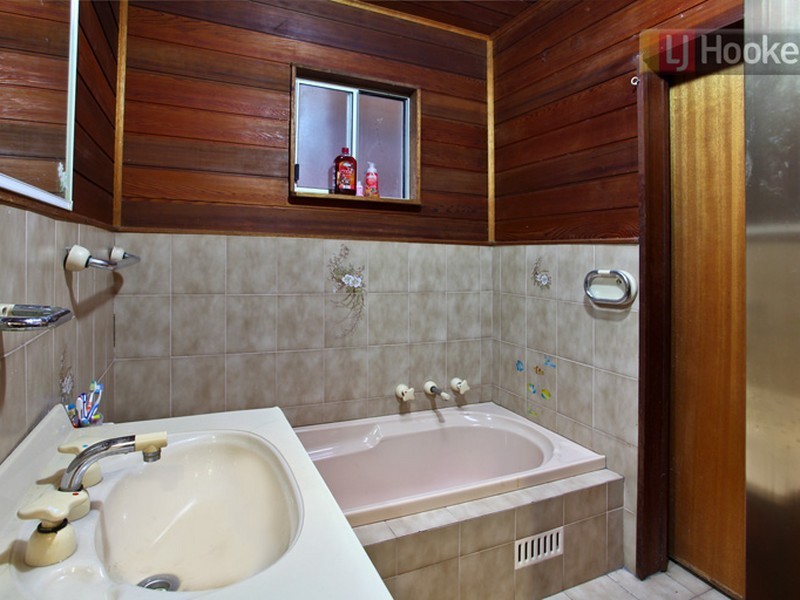 86 Lucena Crescent, Lethbridge Park NSW 2770