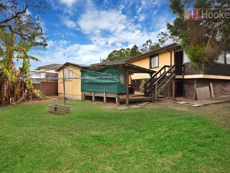 86 Lucena Crescent, Lethbridge Park NSW 2770