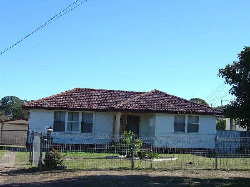 16 LINGAYEN AVENUE, Lethbridge Park NSW 2770