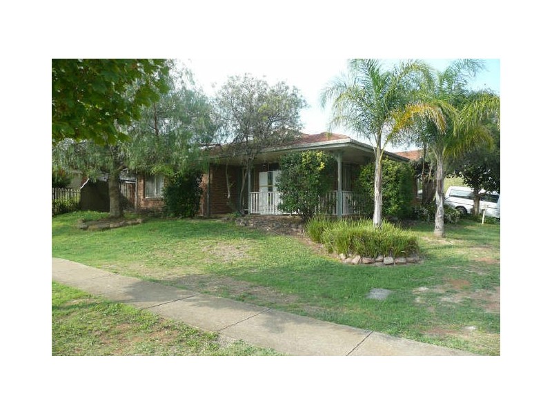 1 GEMSTONE WAY, Oakhurst NSW 2761