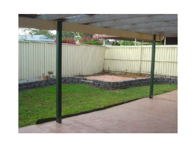 1 GEMSTONE WAY, Oakhurst NSW 2761