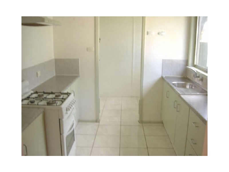 8 ONSLOW STREET, St Clair NSW 2759