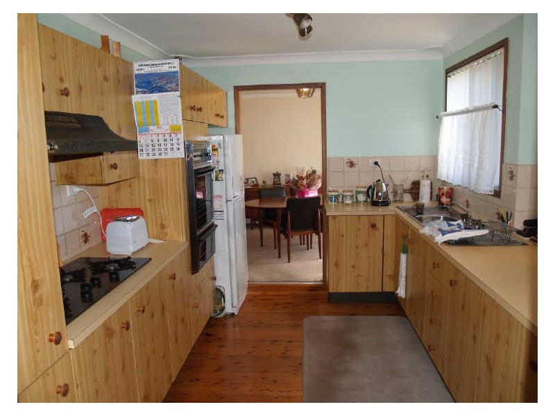 13 PEACE AVENUE, St Clair NSW 2759