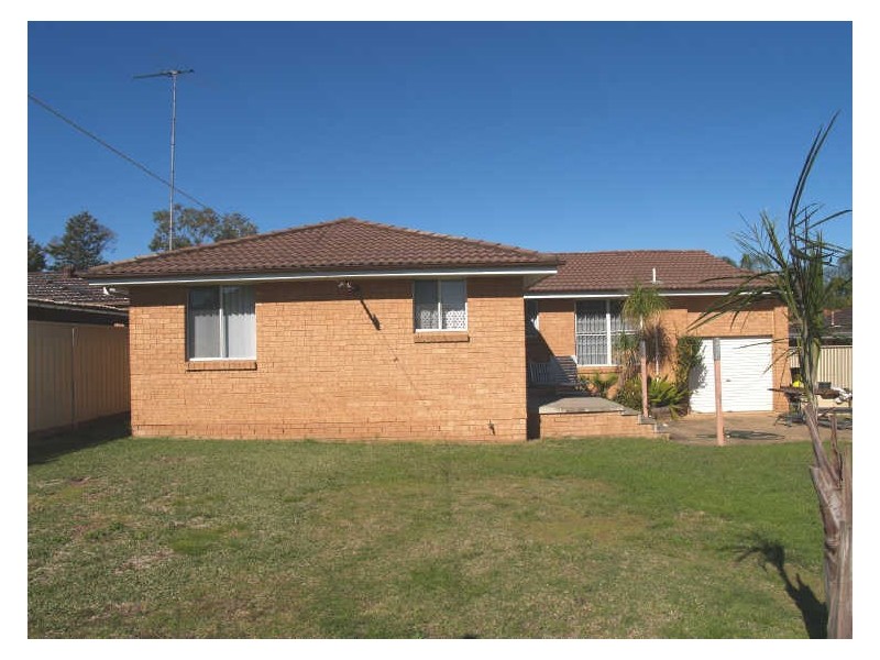 13 PEACE AVENUE, St Clair NSW 2759