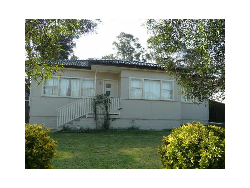 10 CHELTENHAM AVENUE, Cambridge Park NSW 2747