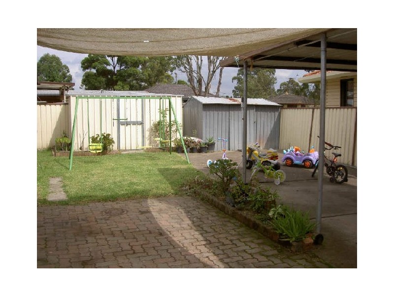 2 MENDANA STREET, Lethbridge Park NSW 2770