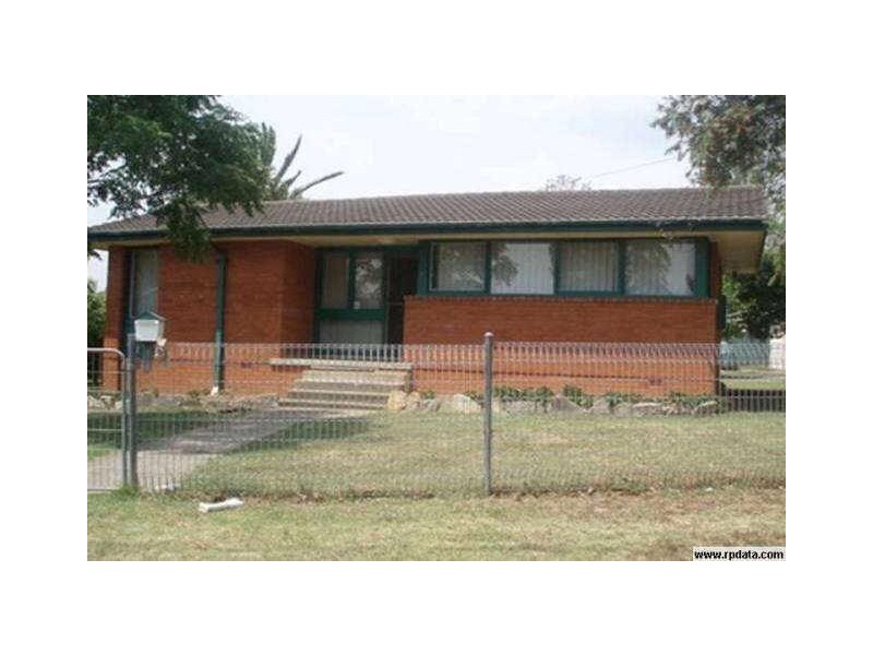 19 RICHARDSON CRES, Hebersham NSW 2770