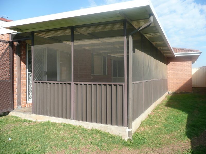 10 CHATRES STREET, St Clair NSW 2759