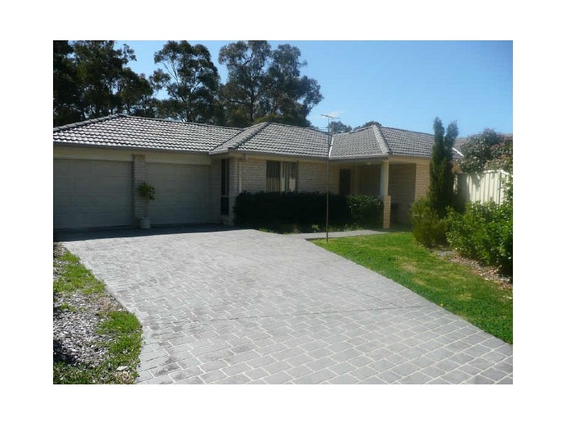 13 SEINE CT, St Clair NSW 2759