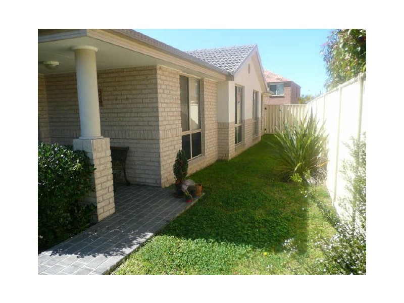 13 SEINE CT, St Clair NSW 2759