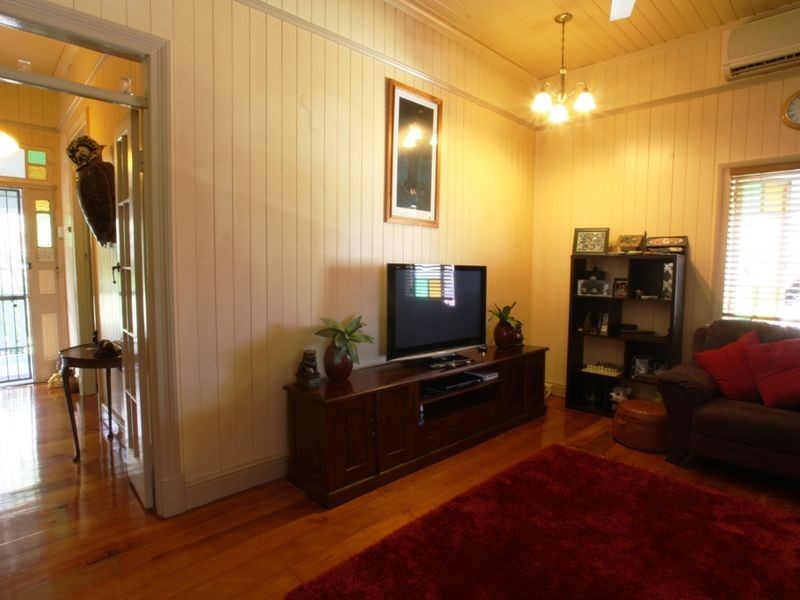 19 Omar Street, West Ipswich QLD 4305