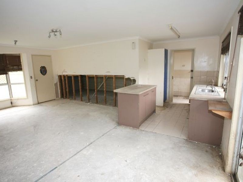 2/18 Mooney Close, Goodna QLD 4300