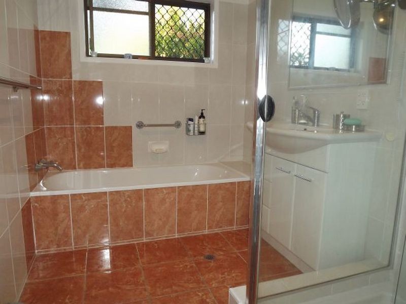 246 Old Logan Road, Camira QLD 4300