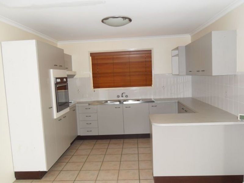 1 Brolga Court, Bundamba QLD 4304