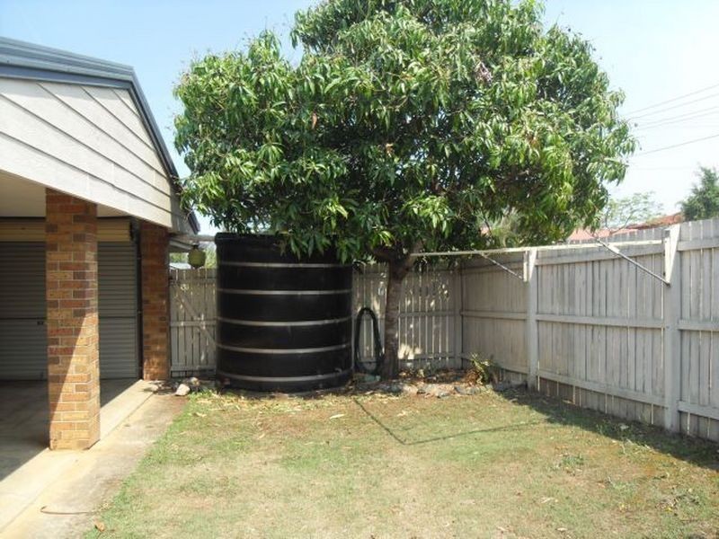 1 Brolga Court, Bundamba QLD 4304