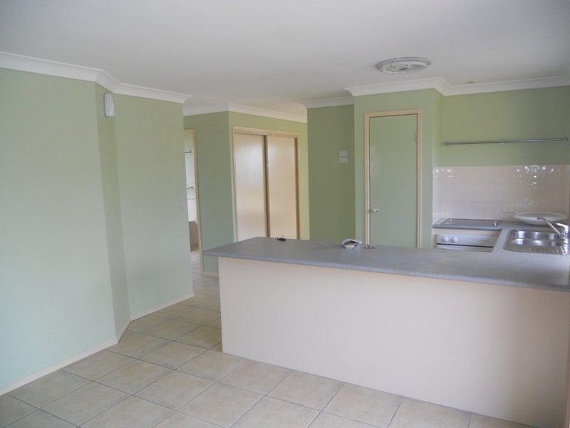 8 Lyrebird Lane, Bellbird Park QLD 4300