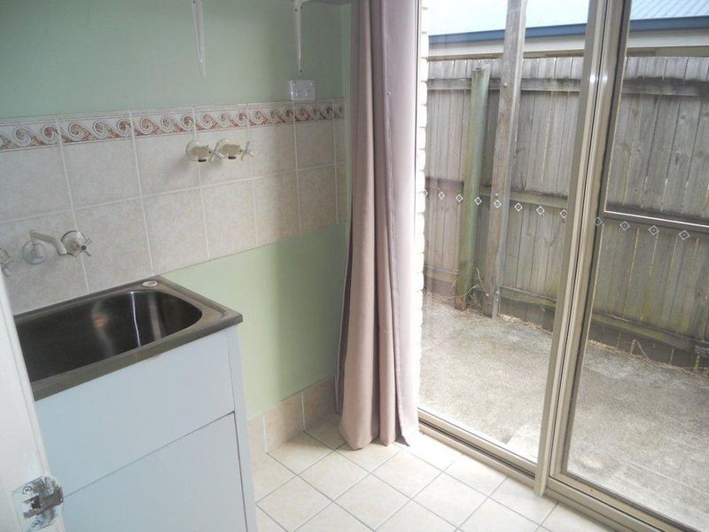 8 Lyrebird Lane, Bellbird Park QLD 4300