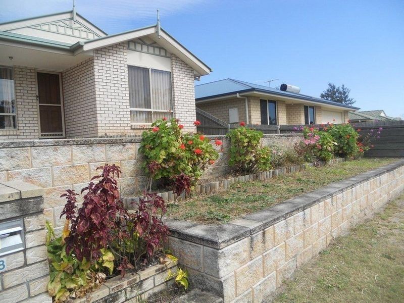 8 Lyrebird Lane, Bellbird Park QLD 4300