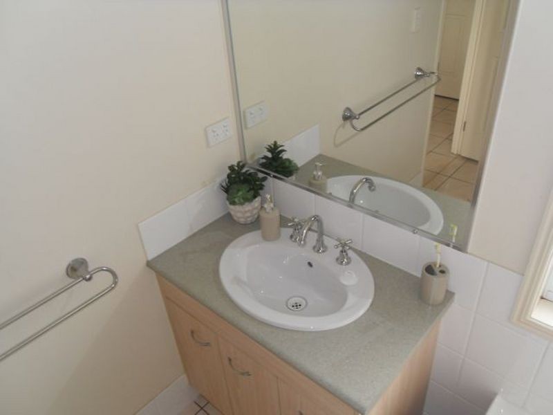 93 Anna Drive, Raceview QLD 4305