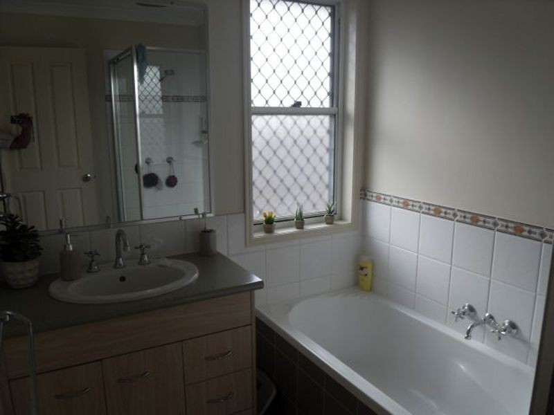 93 Anna Drive, Raceview QLD 4305