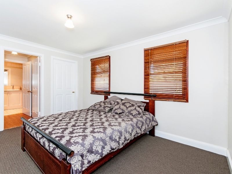 40 Greenham Street, Raceview QLD 4305