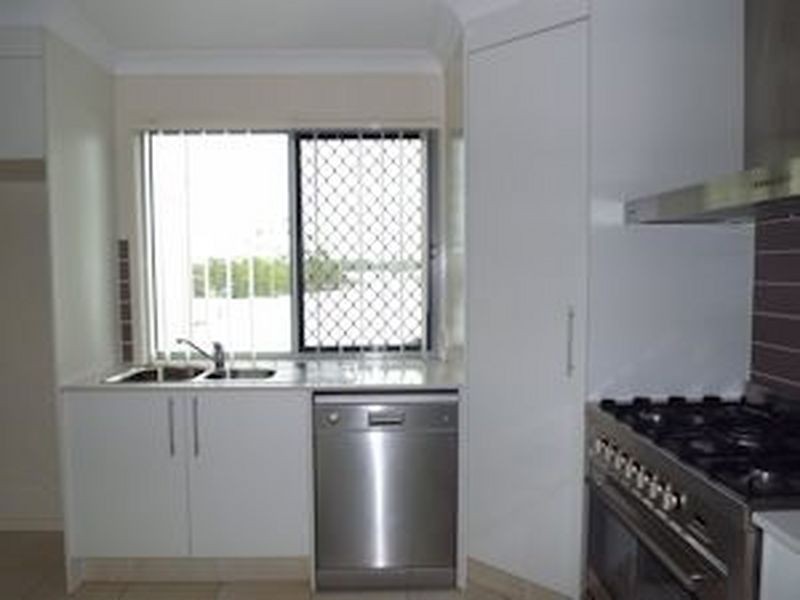 8 Kinglake Avenue, Springfield Lakes QLD 4300