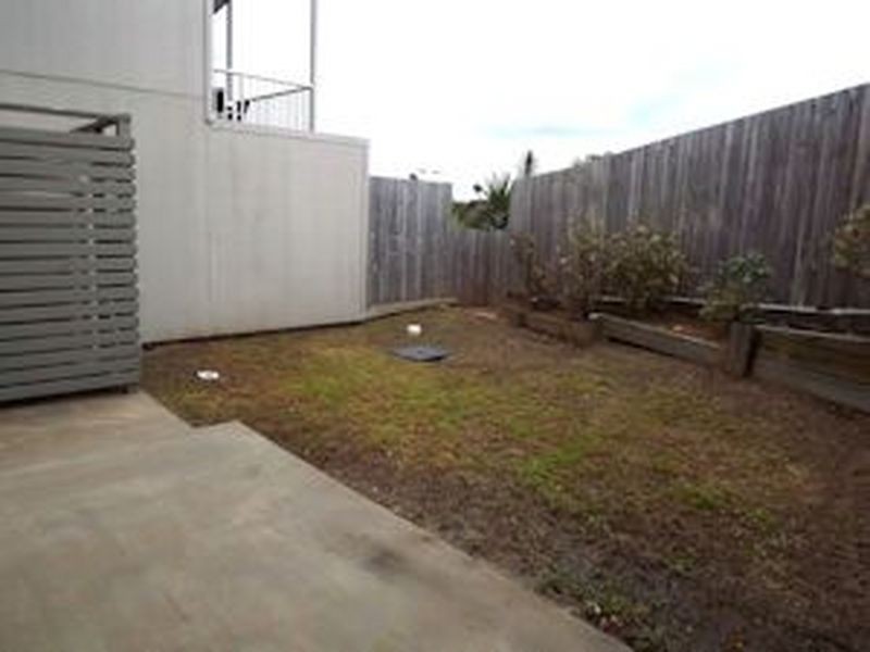 8 Kinglake Avenue, Springfield Lakes QLD 4300