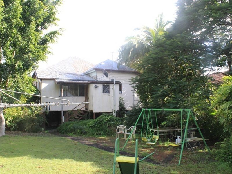 11 Burton Street, North Booval QLD 4304