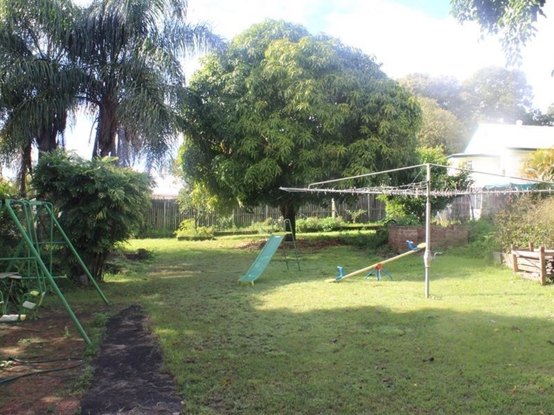 11 Burton Street, North Booval QLD 4304