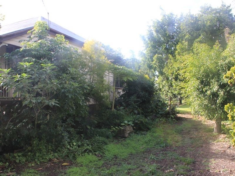 11 Burton Street, North Booval QLD 4304