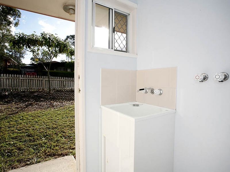 1/2 Mooney Close, Goodna QLD 4300