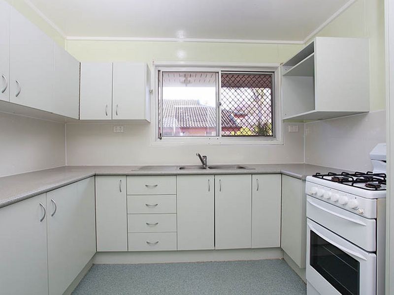 9 Davies Street, Riverview QLD 4303